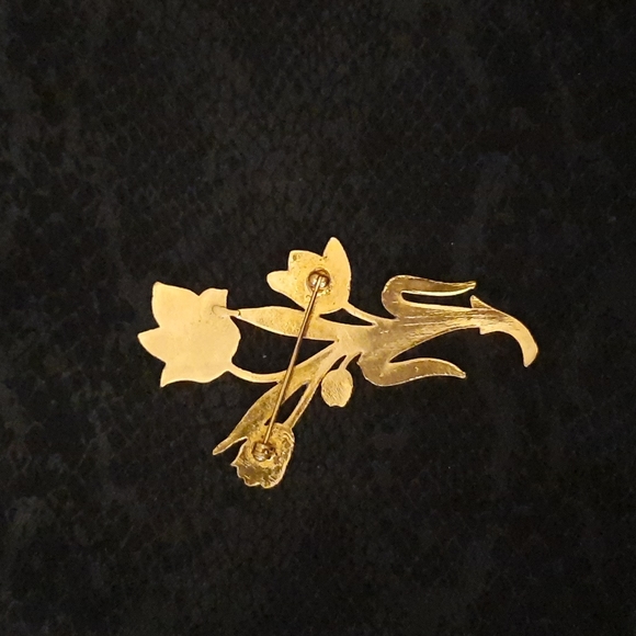 Flower Brooch - Picture 2 of 3